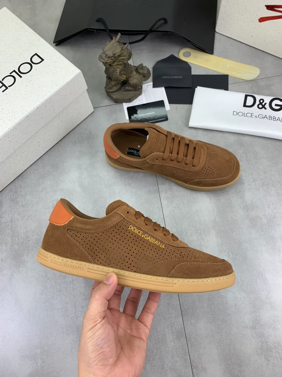 Men's shoes P500 💰 [New model] The latest hot model, top original quality, the official website is synchronized with "DOLCE&GABBANA [Dolce & Gabbana] ~ High Quality." The effect is low-cut casual DG men's shoes, loved by many celebrities, using high-end imported first-layer frosted calfskin with punched logo design + cowhide feet, simple and elegant, perfect interpretation of the latest inspiration for shoes, classic and fashionable integration, luxury dream, dominating fashion Suitable for drivers, light and comfortable to drive, light and breathable for outdoor travel, high-end quality, trustworthy, 3️⃣color🉑️choice! Code number: 38-46